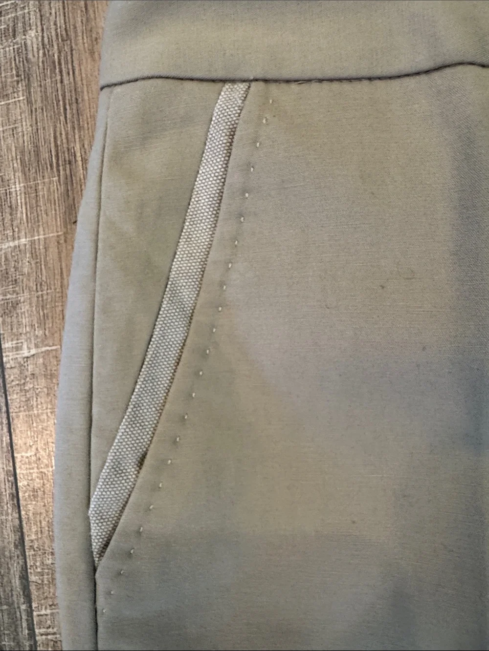 Elie Tahari tailored flat